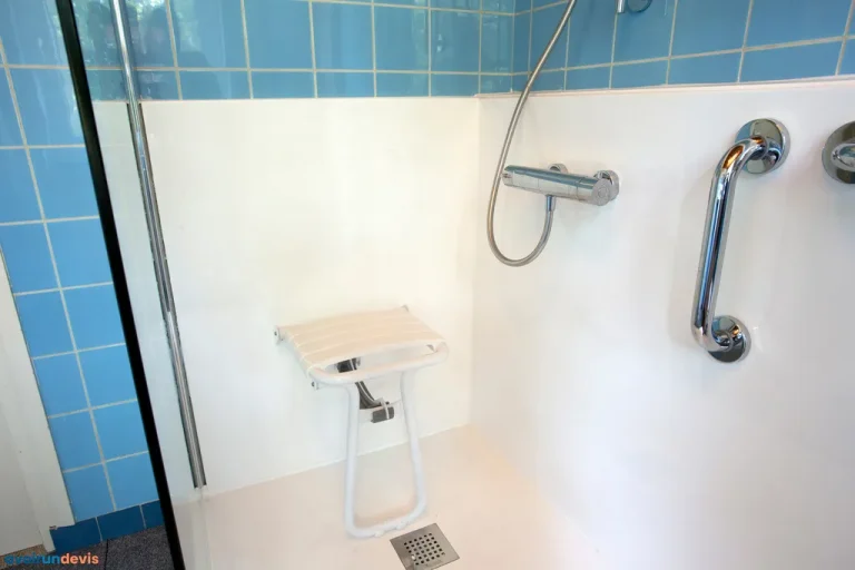 Une douche sécurisée pour personnes âgées